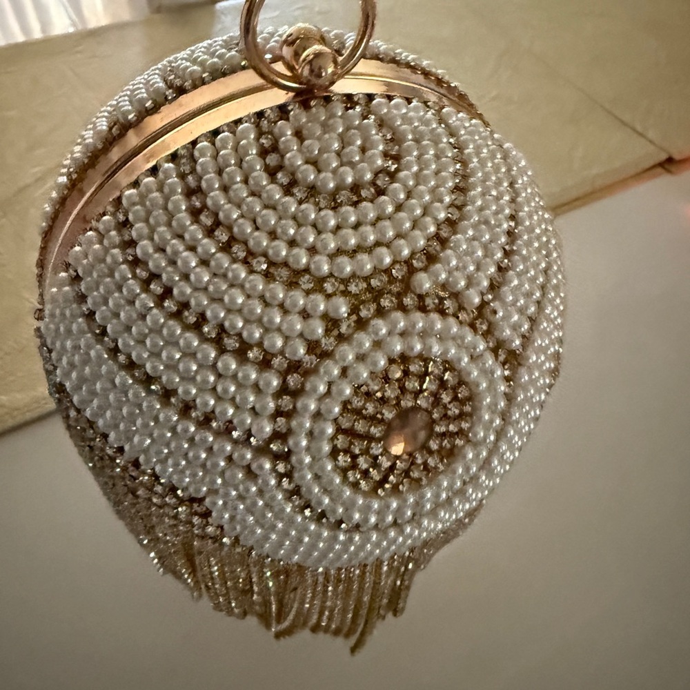 Elegant Pearl and Gold Evening Clutch - Picture 10 of 12